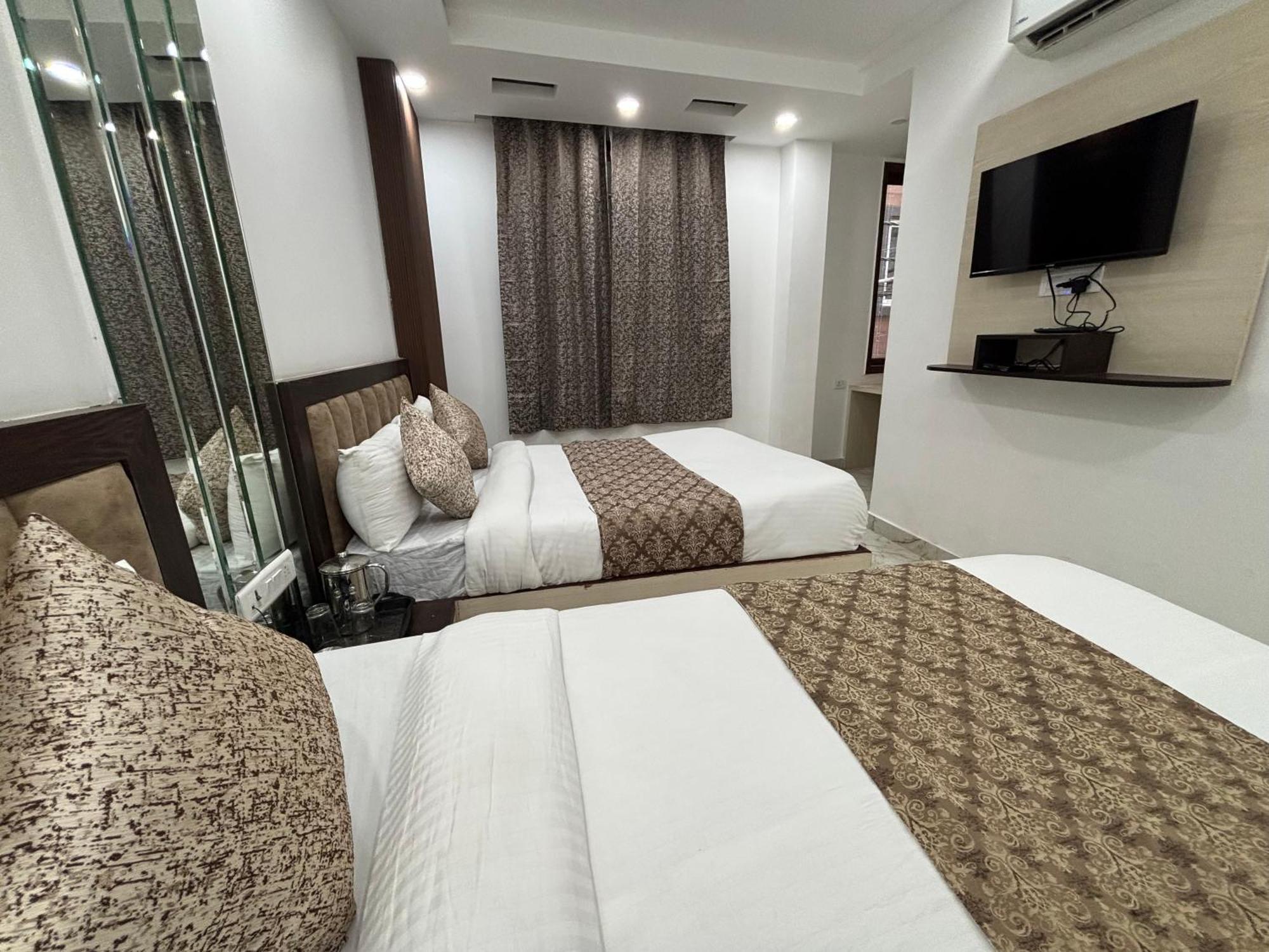 Hotel C G International 2 Minuit Walkable New Delhi Railway Station & Connaught Palace Nowe Delhi Zewnętrze zdjęcie