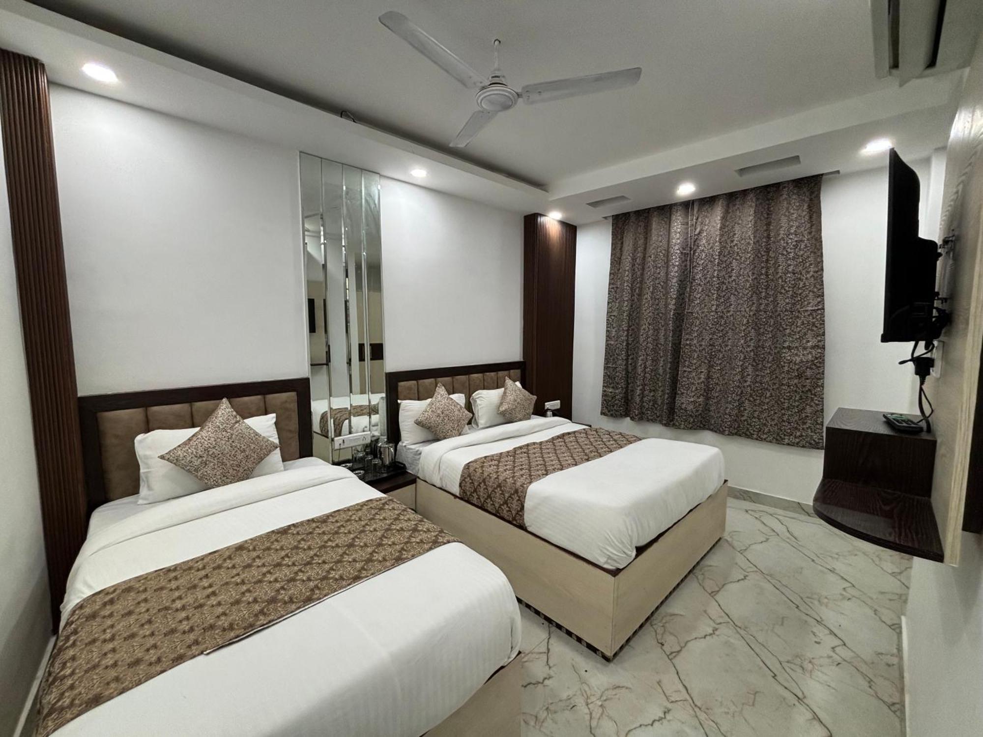 Hotel C G International 2 Minuit Walkable New Delhi Railway Station & Connaught Palace Nowe Delhi Zewnętrze zdjęcie